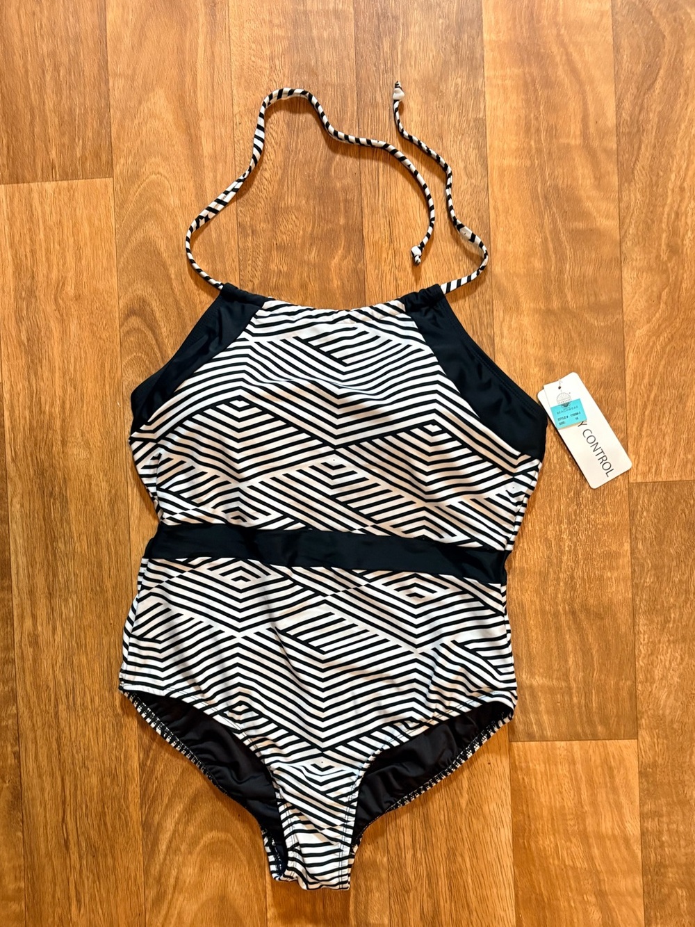 NWT Sea&Sand Black & White Geometric One-Piece Swimsuit Size 16